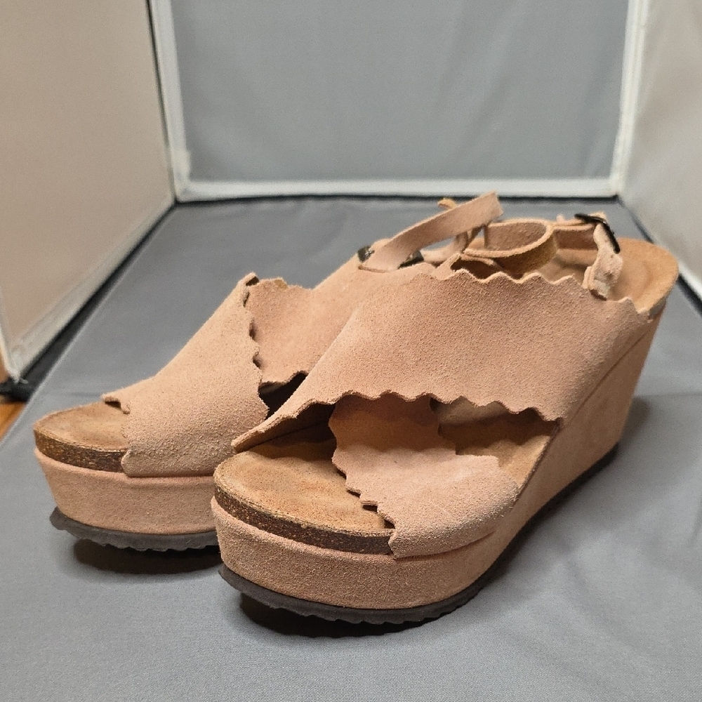 Chocolat Blu  Leather Scalloped Genny Wedge In NUDE SIZE 38